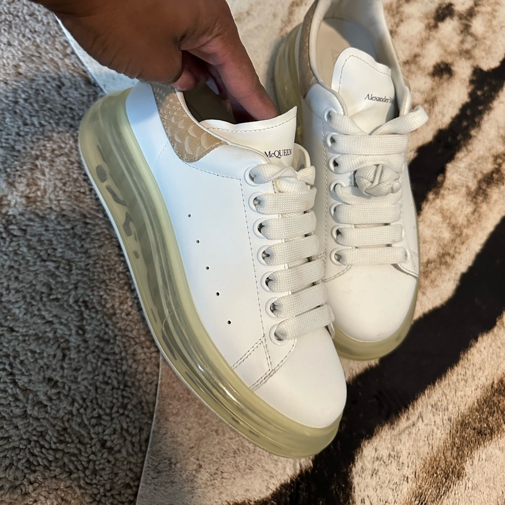 Alwxander McQueen sneakers